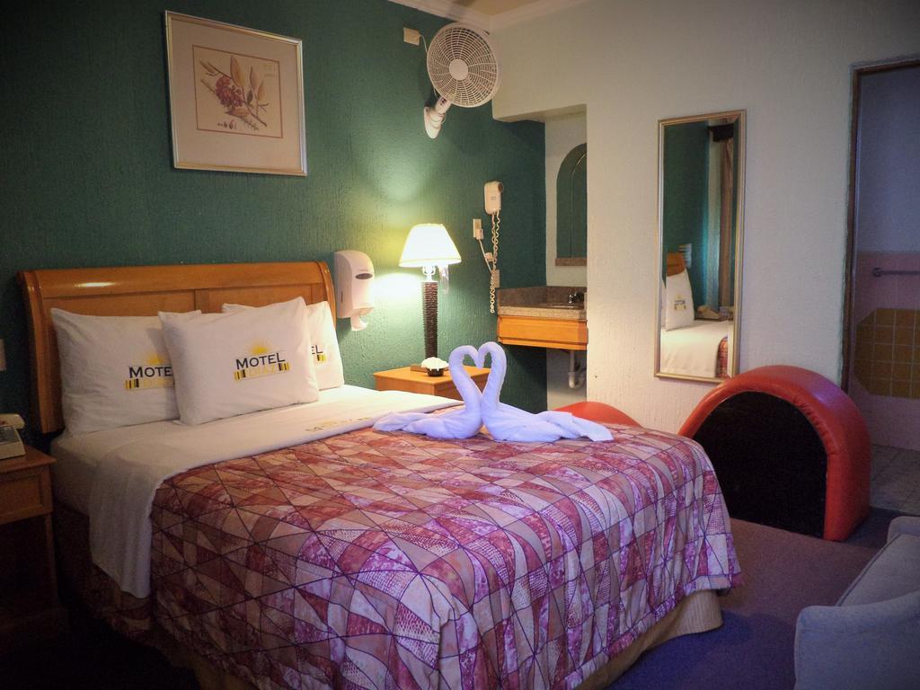 Hotel Diaz 提华纳 客房 照片