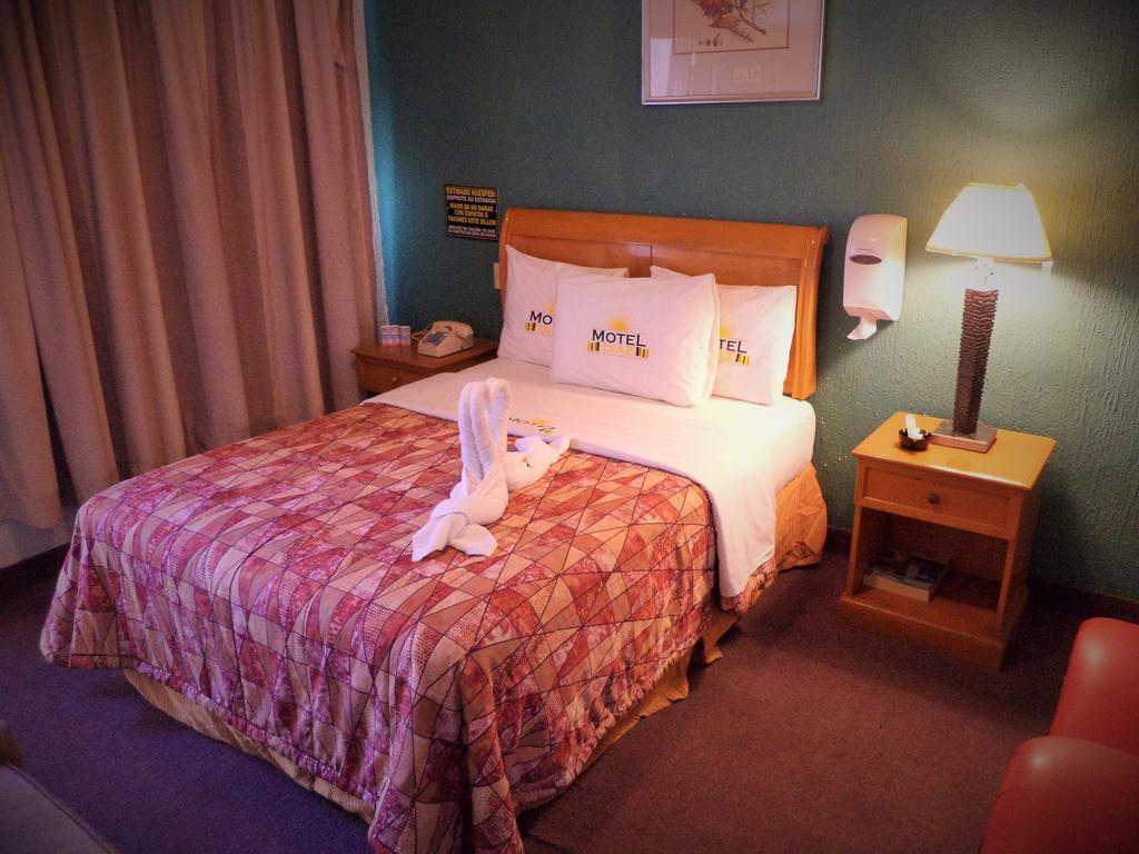 Hotel Diaz 提华纳 客房 照片
