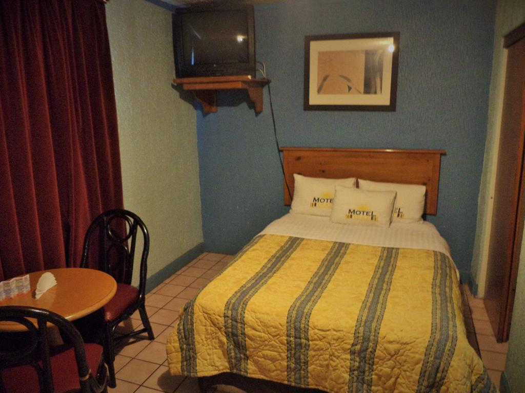 Hotel Diaz 提华纳 客房 照片