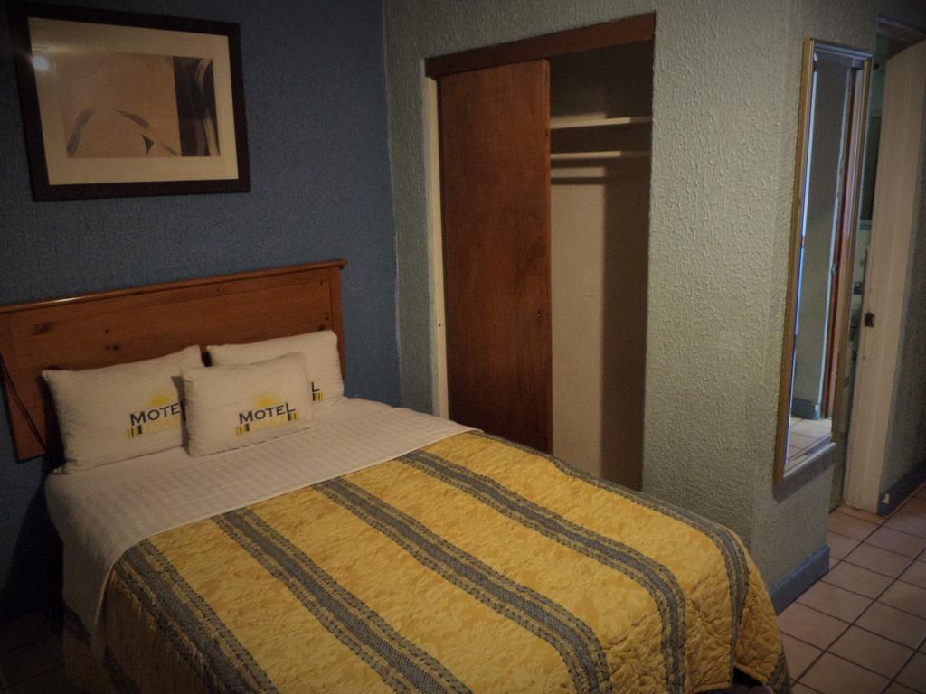 Hotel Diaz 提华纳 客房 照片